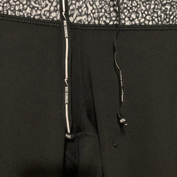 Nike Black and White Patterned Dri Fit Drawstring Capri Legging - Picture 4 of 8
